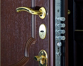 Замена замка на металлической двери Legran в Среднеуральске